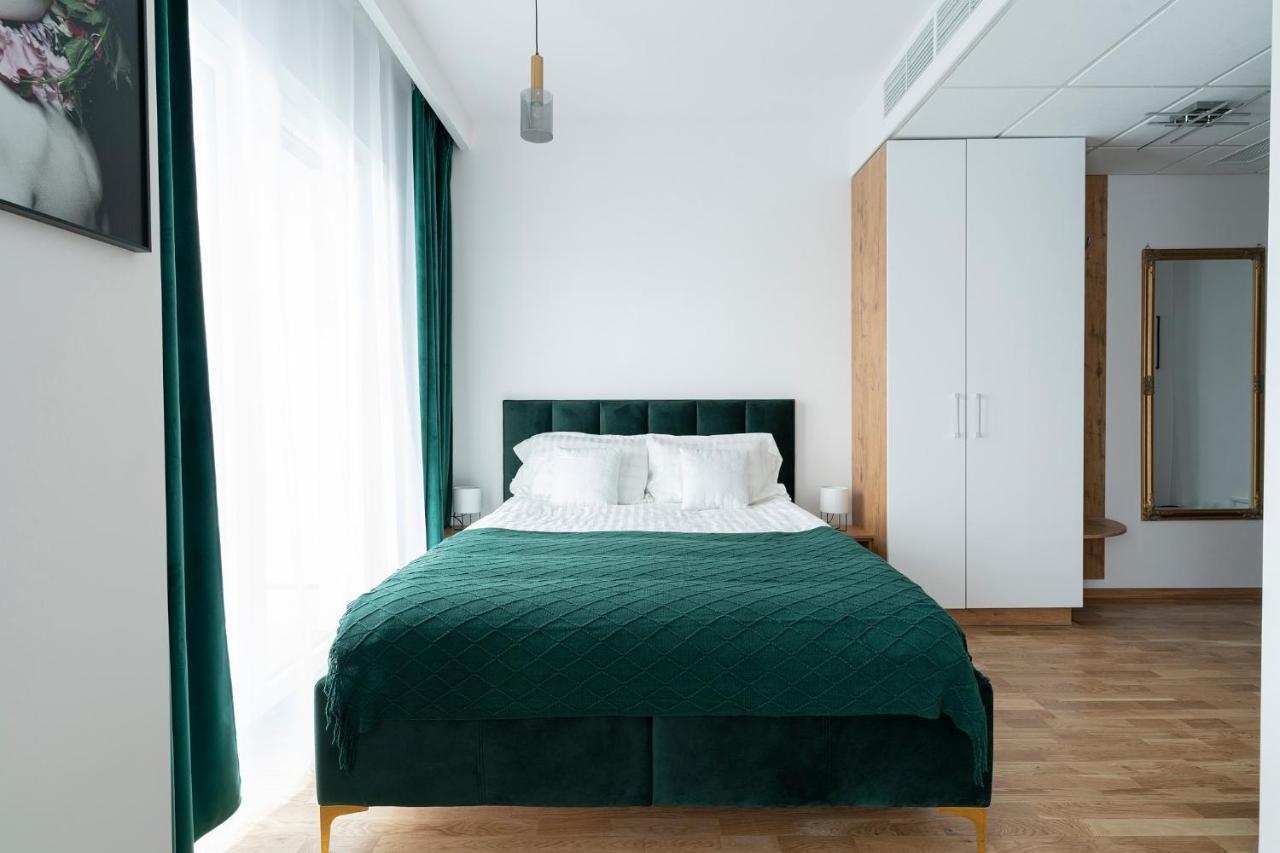 Apartamenty Wola Tower Varšava Exteriér fotografie