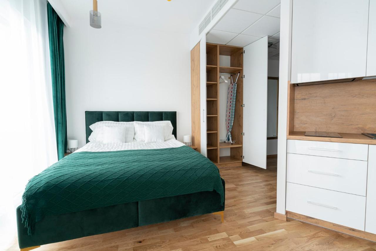 Apartamenty Wola Tower Varšava Exteriér fotografie