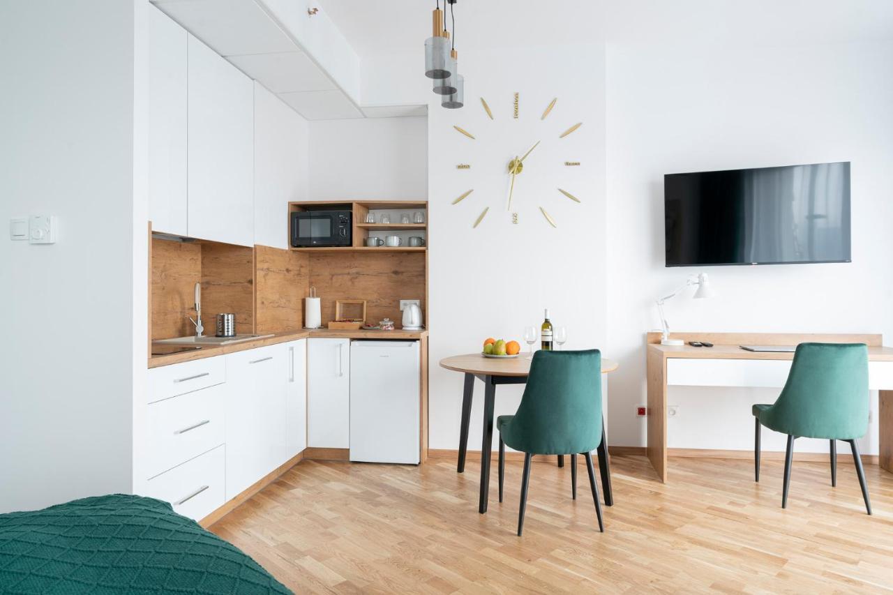 Apartamenty Wola Tower Varšava Exteriér fotografie