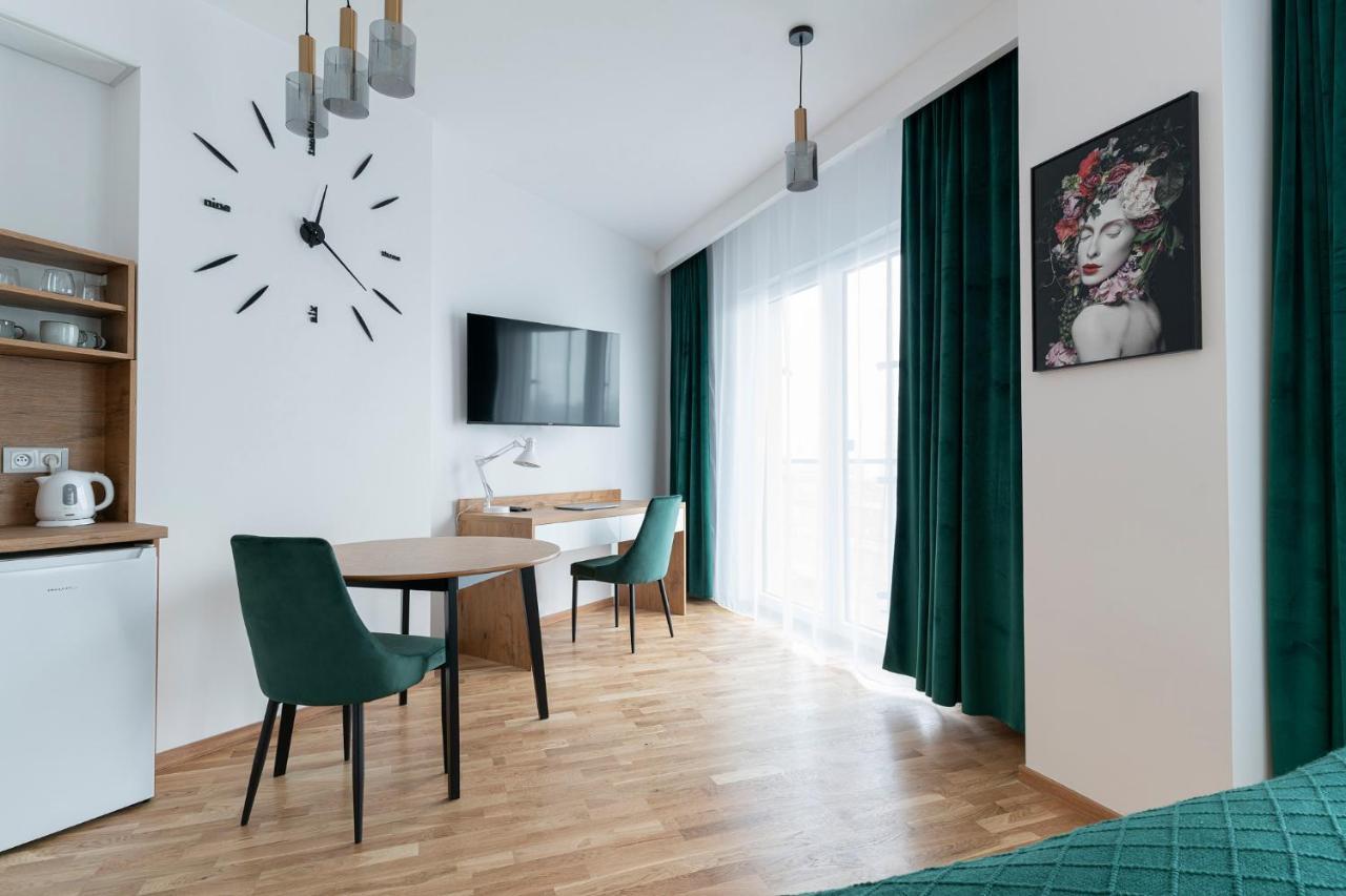 Apartamenty Wola Tower Varšava Exteriér fotografie