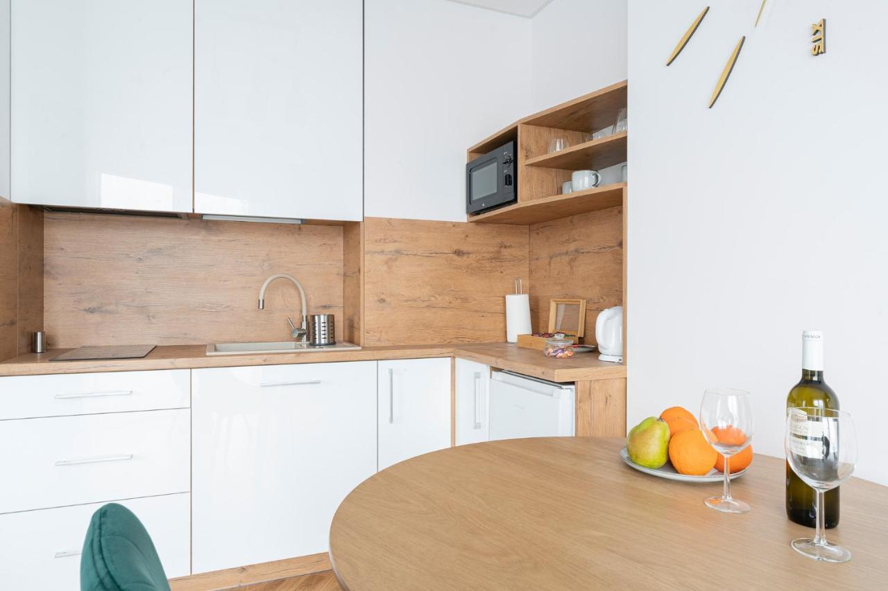 Apartamenty Wola Tower Varšava Exteriér fotografie