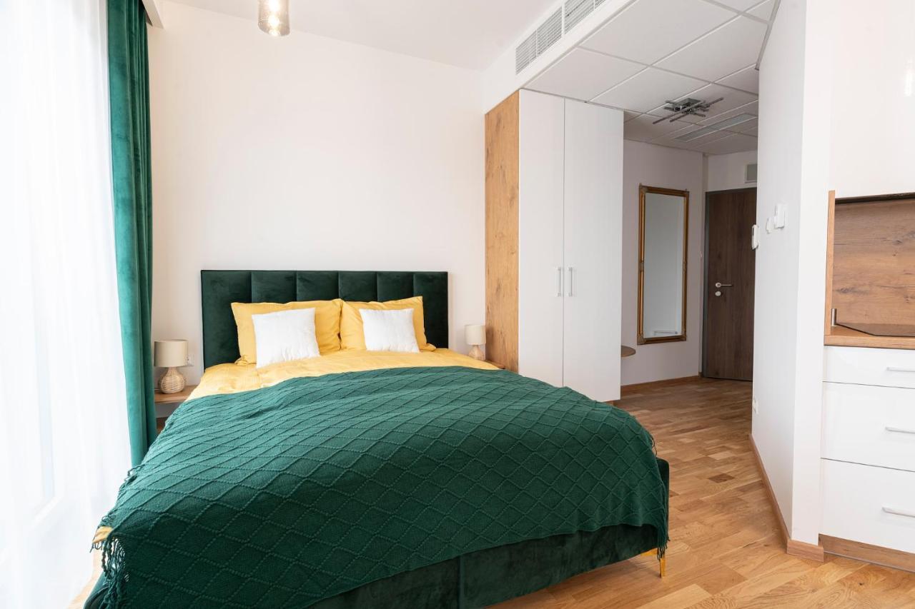 Apartamenty Wola Tower Varšava Exteriér fotografie
