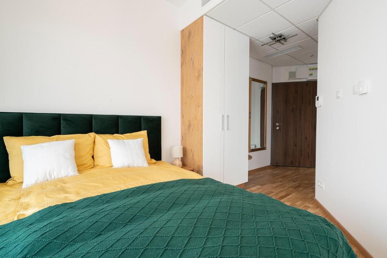 Apartamenty Wola Tower Varšava Exteriér fotografie