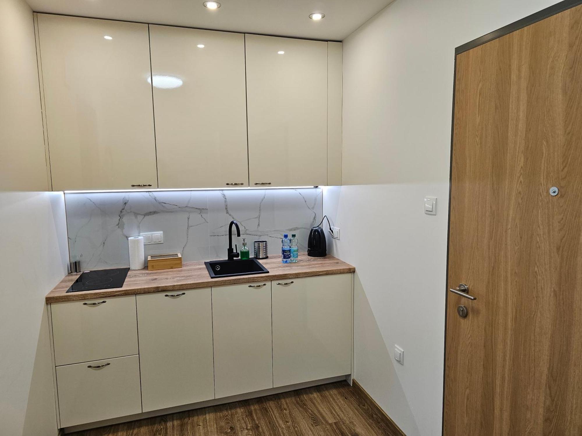 Apartamenty Wola Tower Varšava Exteriér fotografie