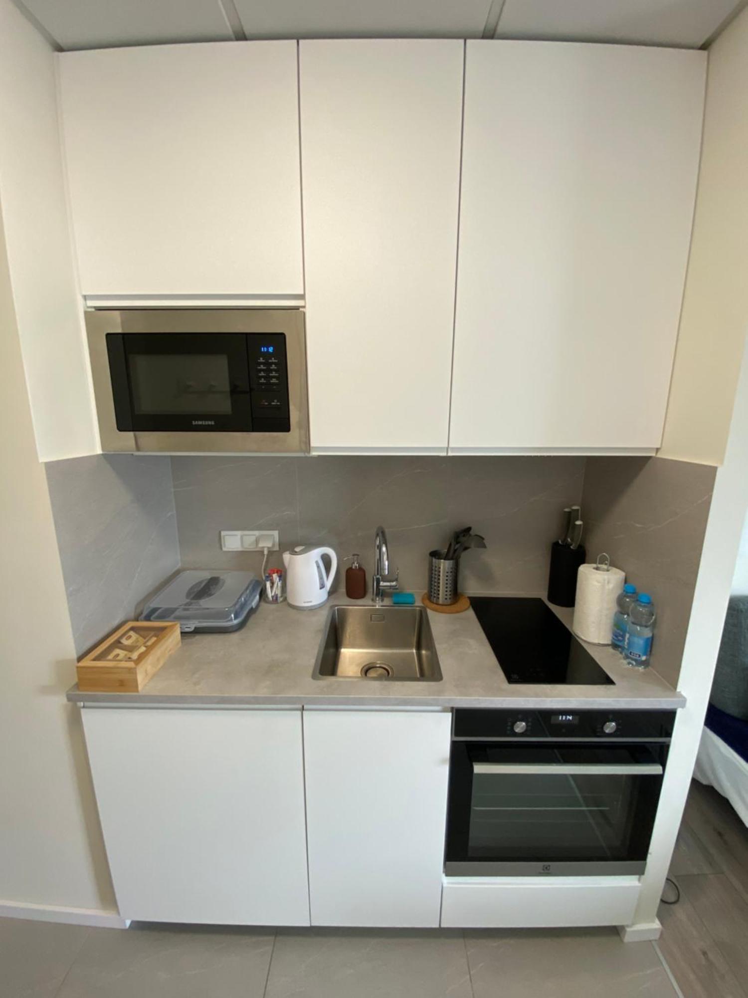 Apartamenty Wola Tower Varšava Exteriér fotografie