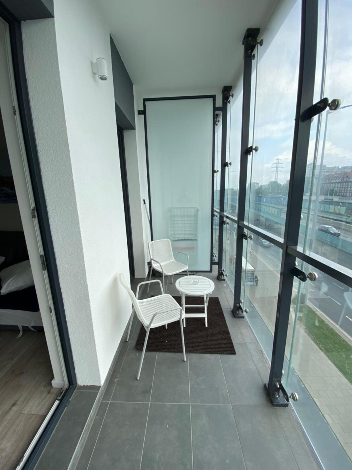 Apartamenty Wola Tower Varšava Exteriér fotografie