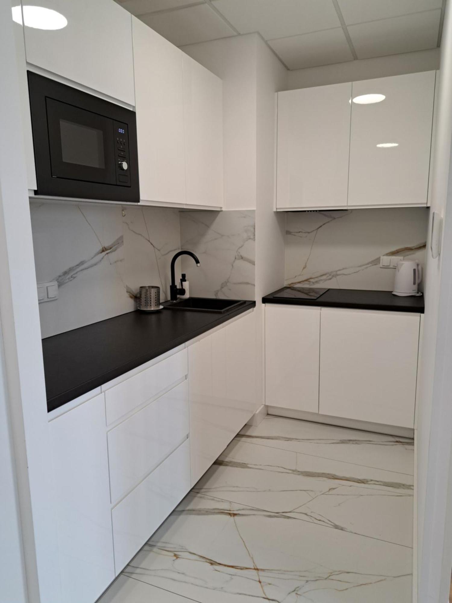 Apartamenty Wola Tower Varšava Exteriér fotografie