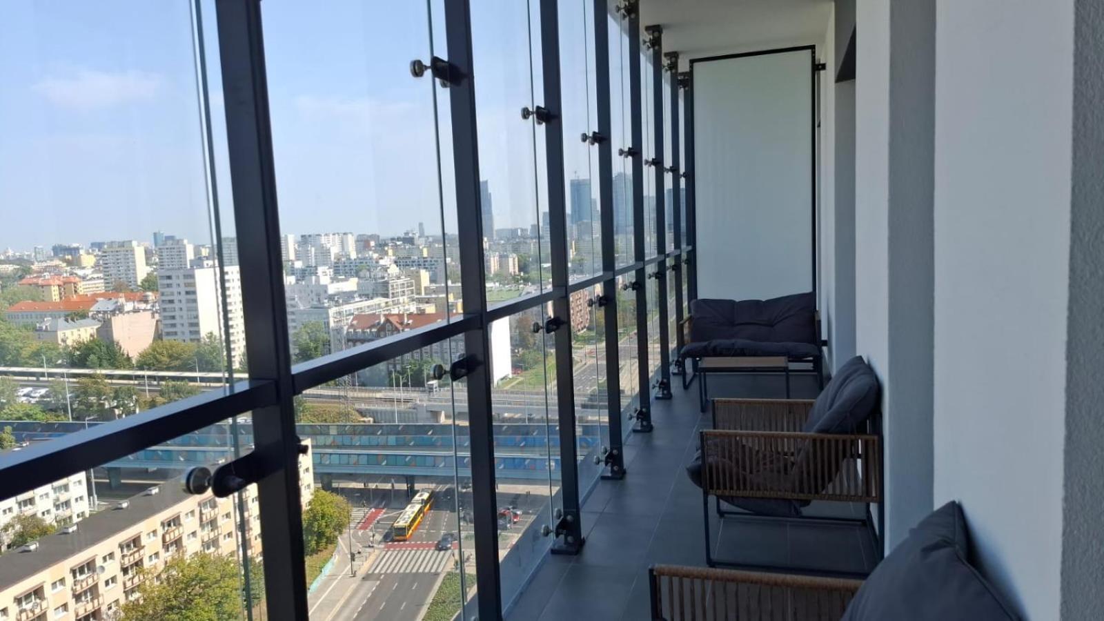 Apartamenty Wola Tower Varšava Exteriér fotografie