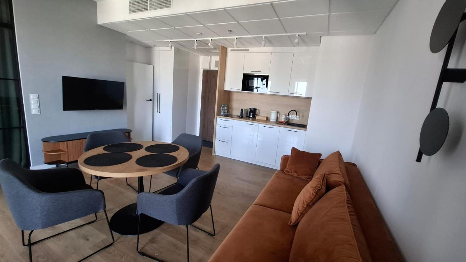 Apartamenty Wola Tower Varšava Exteriér fotografie