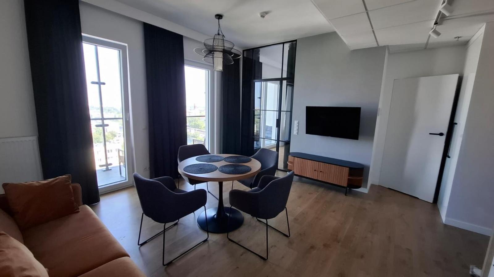 Apartamenty Wola Tower Varšava Exteriér fotografie